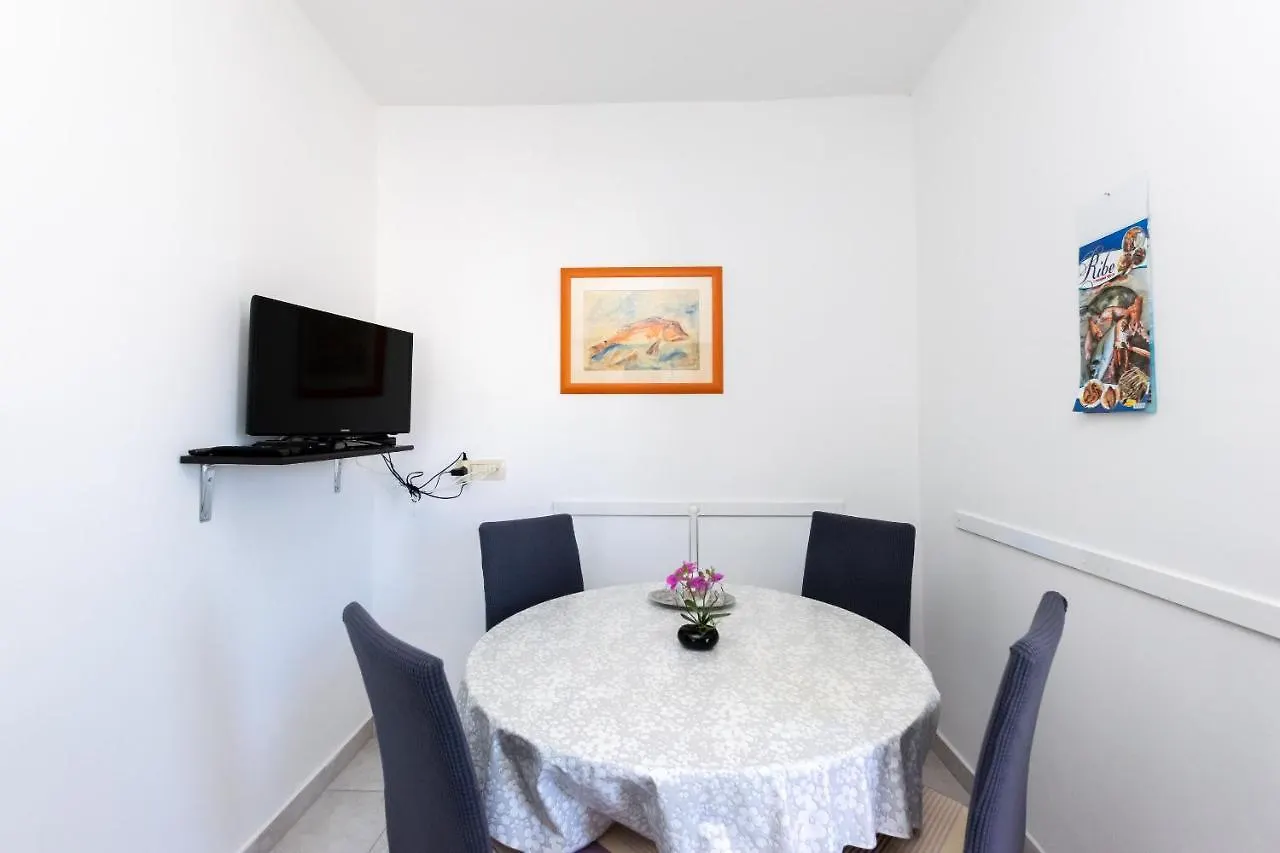 Apartment Miljenko Lopar