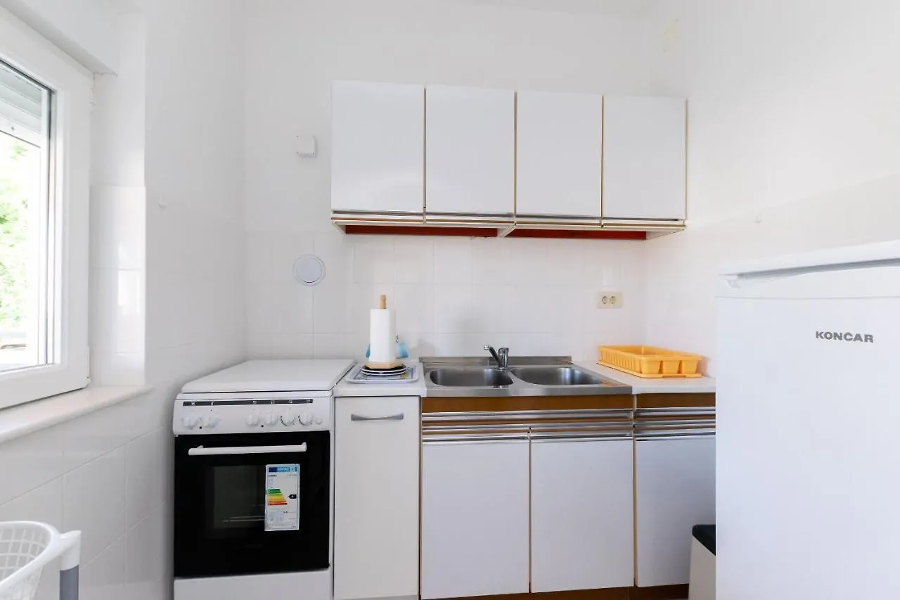 Apartment Miljenko Lopar 0*,  Croatia