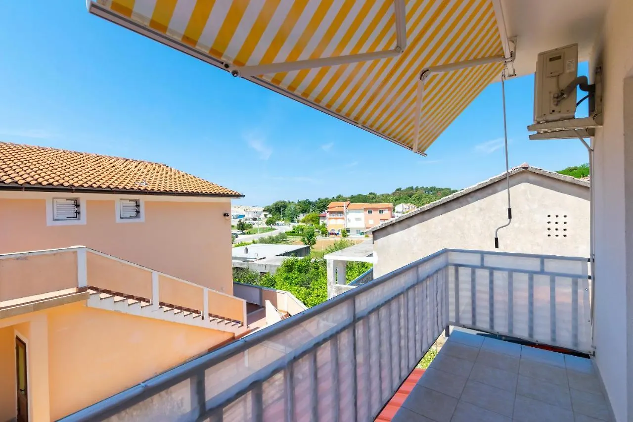 Apartment Miljenko Lopar