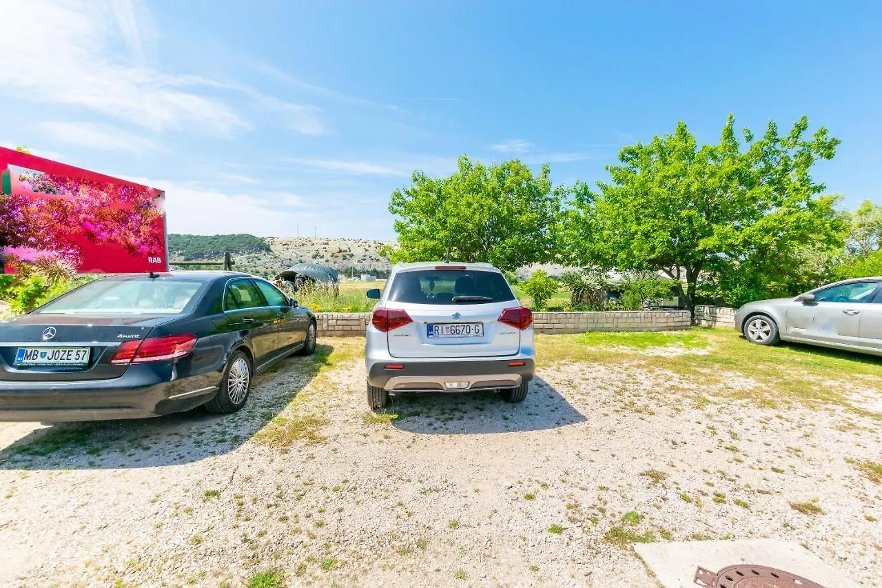 Apartment Miljenko Lopar