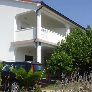 Apartament Holiday S&M, Lopar